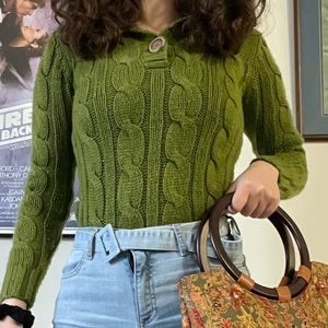 deLiA’s green knit hoodie sweater